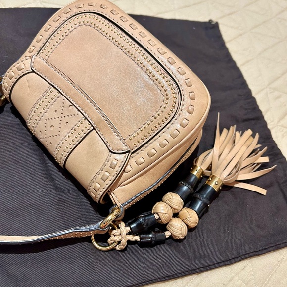 GUCCI
Leather Snaffle Bit Small Shoulder Bag Beige - Picture 10 of 17